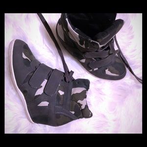 Aeropostale Camo Wedge Platform Boots